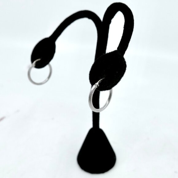 SOLID 14K WHITE GOLD TEXTURED SMALL HOOP PIERCED EARRINGS~1.29 GRAMS - Picture 7 of 8